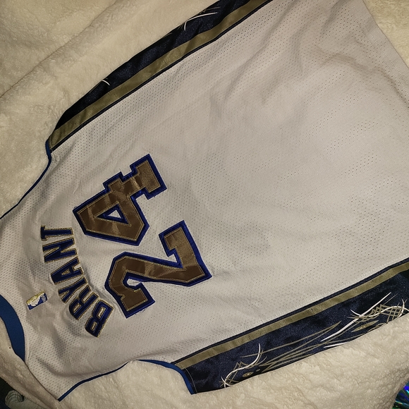 Authentic Official Kobe Bryant vintage #24 jersey - Picture 8 of 8